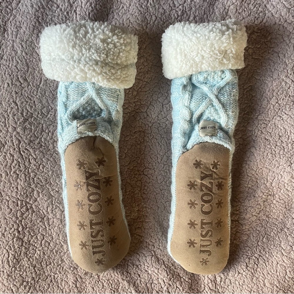 NWOT Just Cozy blue fleece cable knit socks